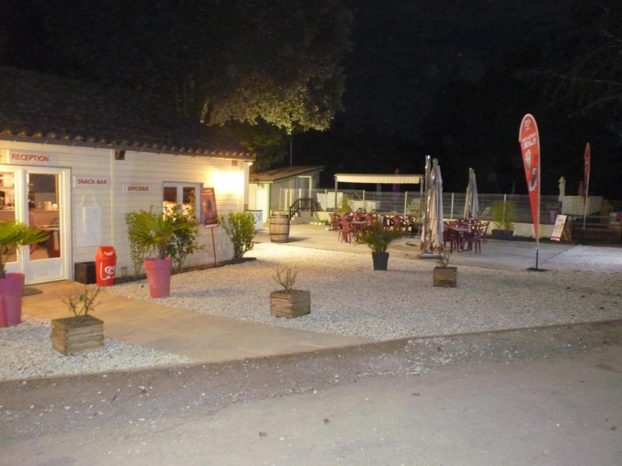 Hotel Camping De Graniers Monoblet Exterior foto